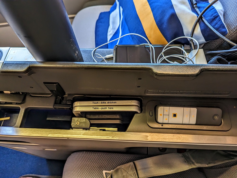 Lufthansa business class DFW-FRA - Tray table location