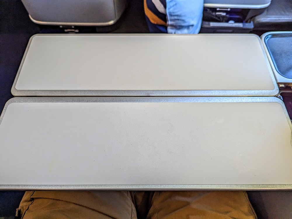 Lufthansa business class DFW-FRA - Tray table
