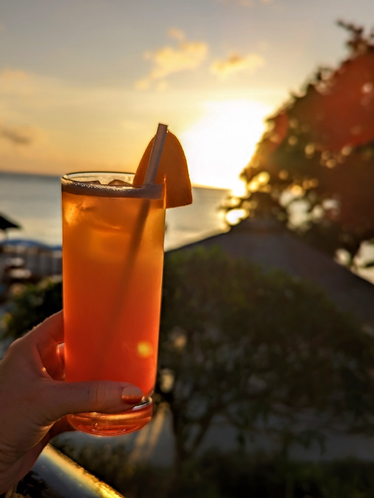 Sunset cocktail at Hilton Mauritius Resort & Spa - Vista Bar
