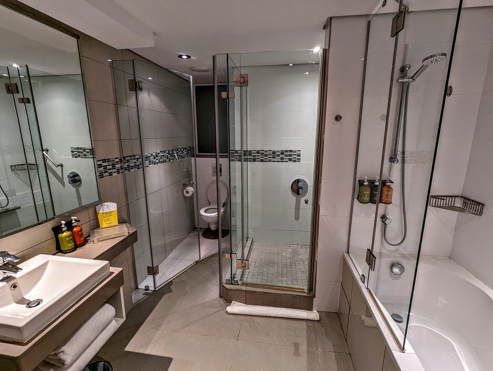 Holiday Inn Mauritius Mon Tresor - Bathroom