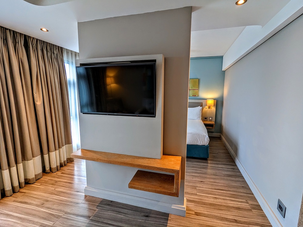 Holiday Inn Mauritius Mon Tresor - Living room TV