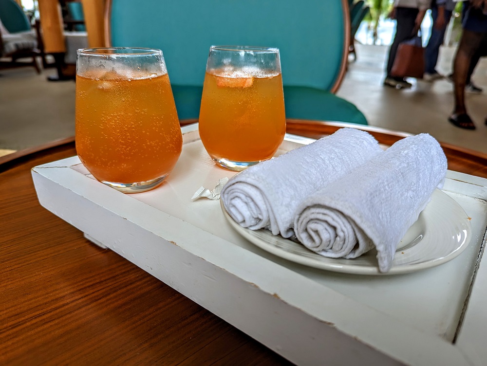 Le Méridien Ile Maurice (Mauritius) - Welcome drinks & cold towels