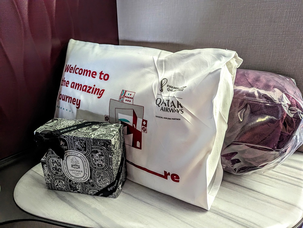 Qatar Airways Business Class Qsuites JNB-DOH - Amenity kit, pillow & blanket