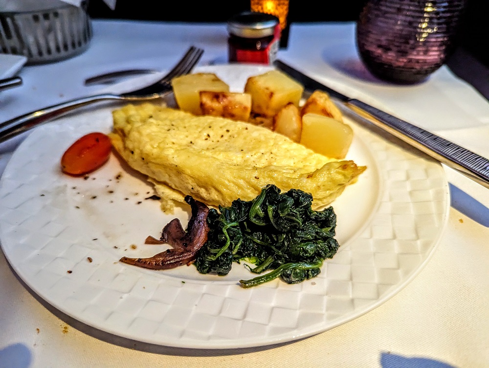 Qatar Airways Business Class Qsuites JNB-DOH - Omelet with mozzarella cheese