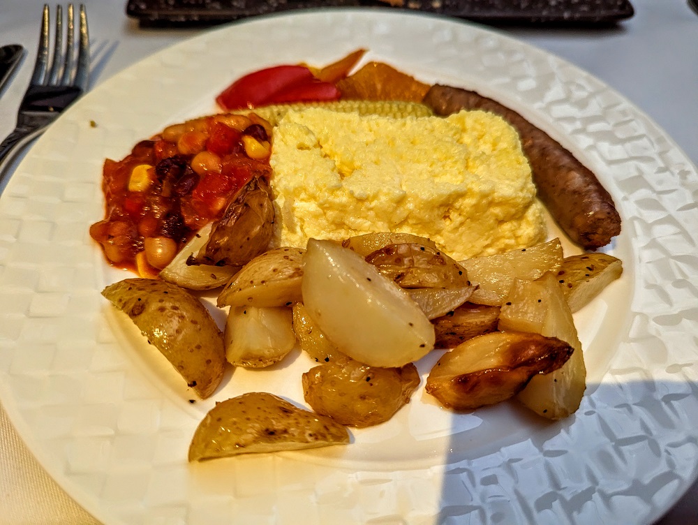 Qatar Airways Business Class Qsuites JNB-DOH - Scrambled eggs with baked beans, beef sausage & potatoes