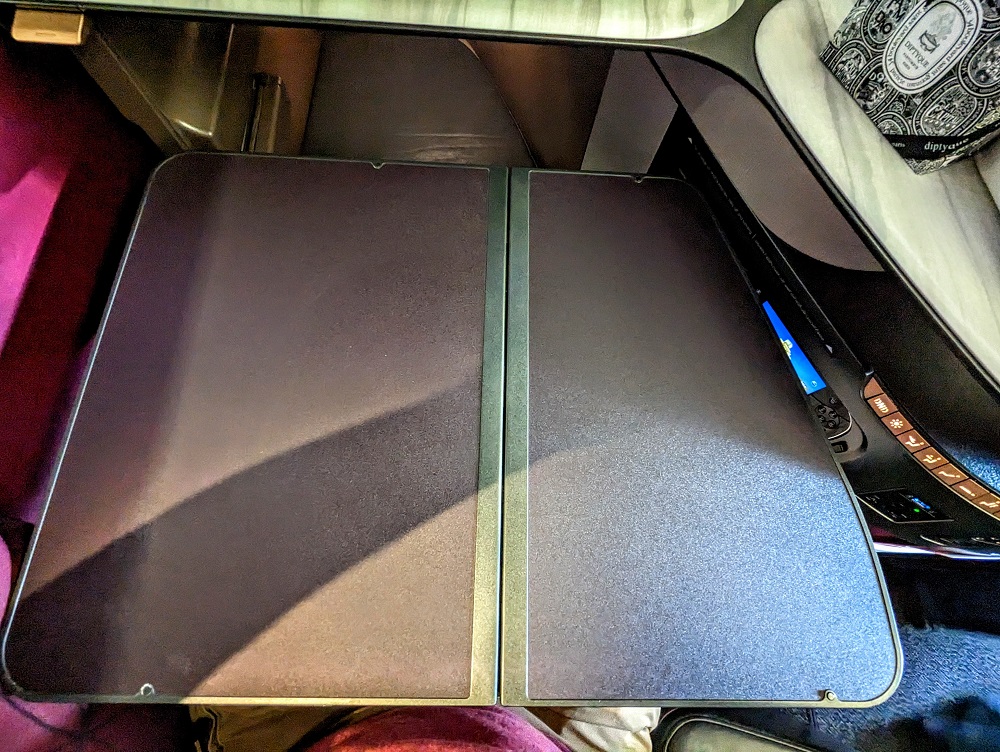 Qatar Airways Business Class Qsuites JNB-DOH - Tray table