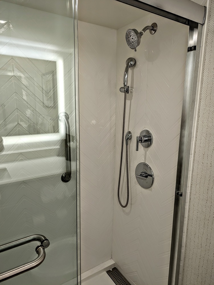 Holiday Inn Little Rock-Presidential-Dwntn - Walk-in shower