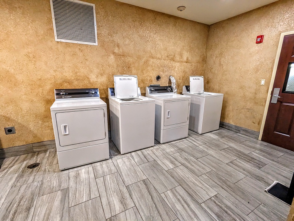 Staybridge Suites Hot Springs, AR - Guest laundry area