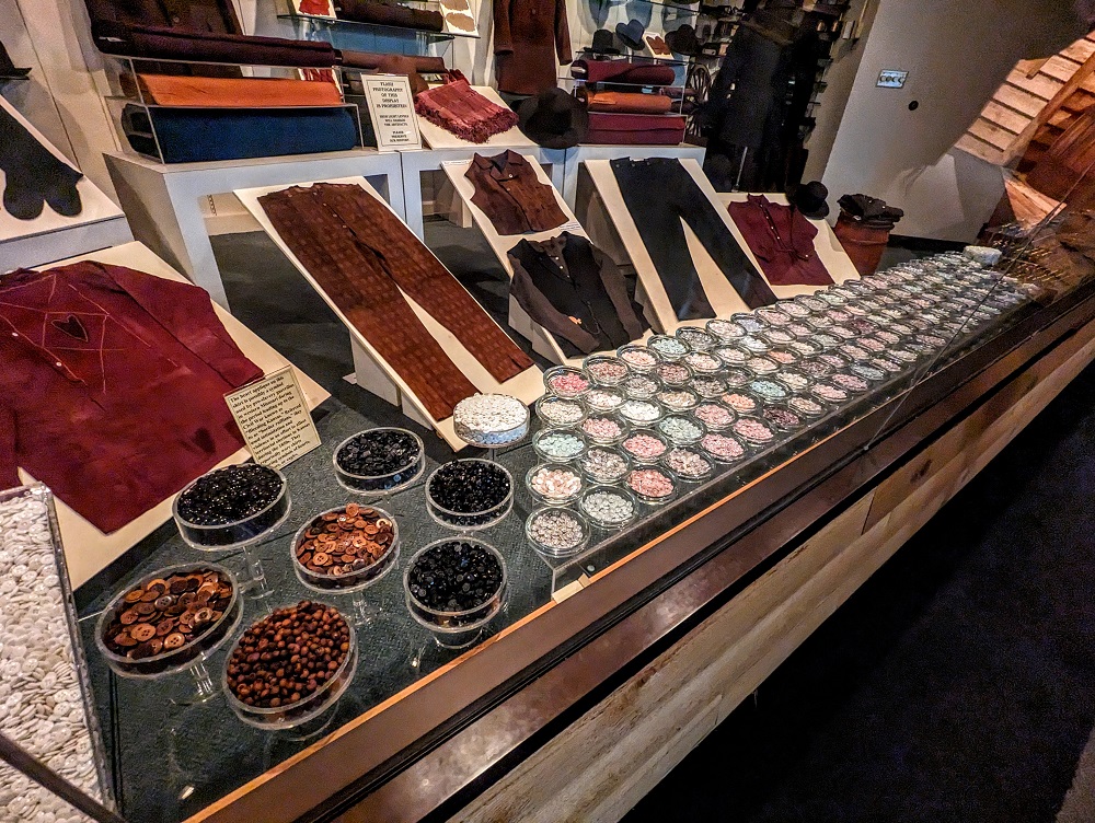 Arabia Steamboat Museum - Clothing, beads & buttons