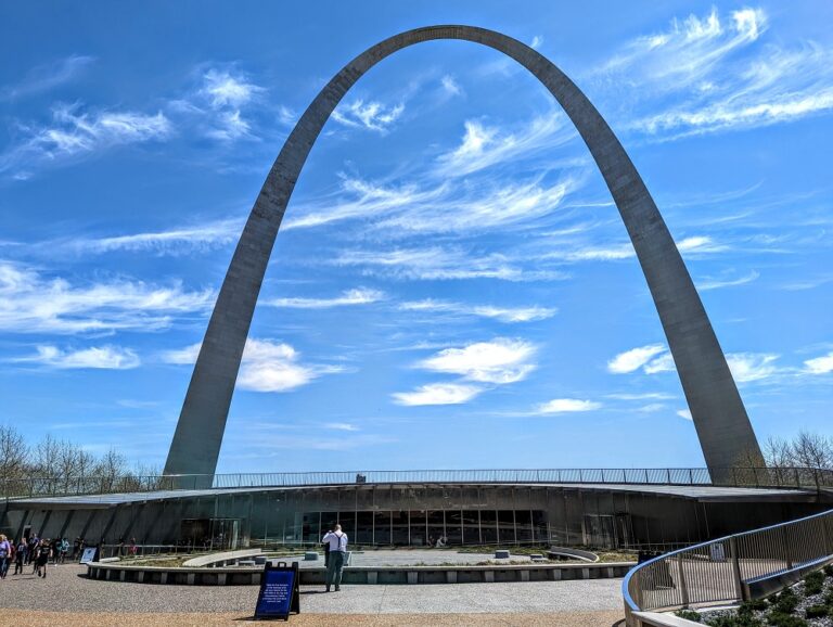 Visiting The Gateway Arch In St Louis, MO - No Home Just Roam