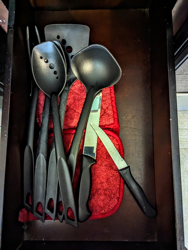 Residence Inn Rapid City, SD - Cooking utensils