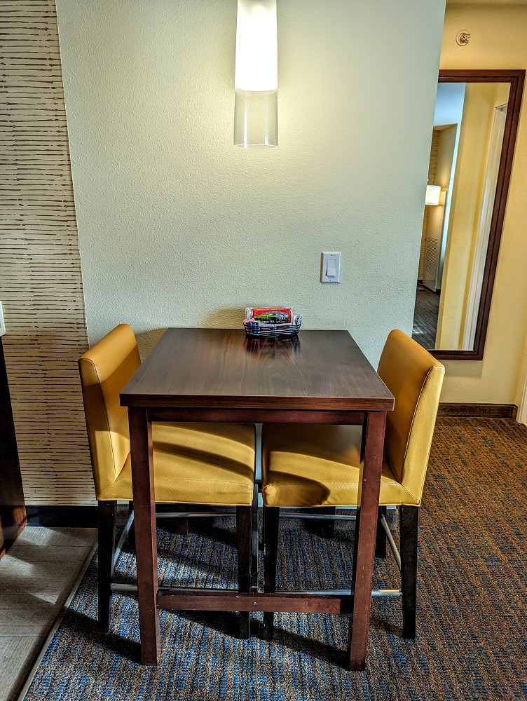 Residence Inn Rapid City, SD - Dining table & chairs