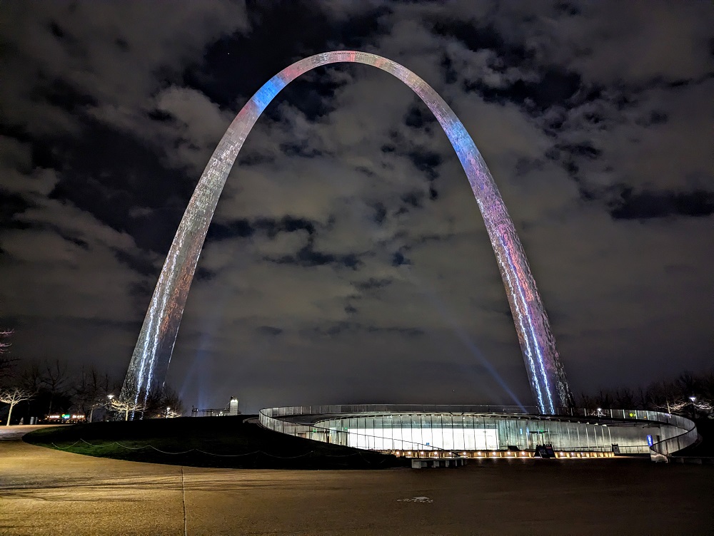 The Gateway Arch at night