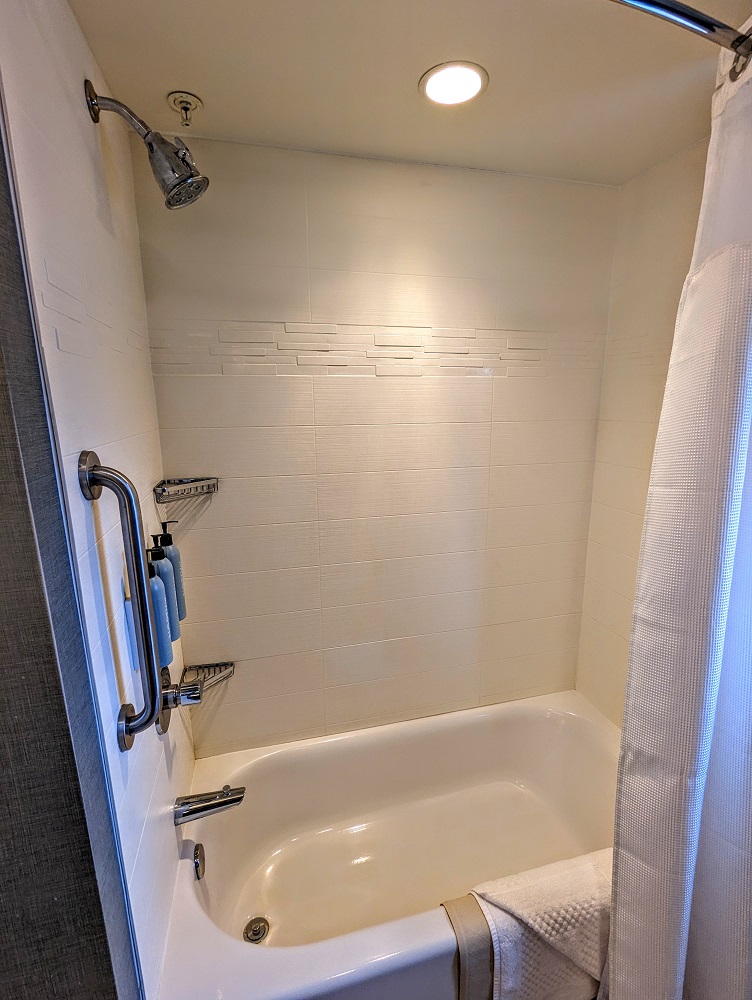Residence Inn Rapid City, SD - Bathtub & shower