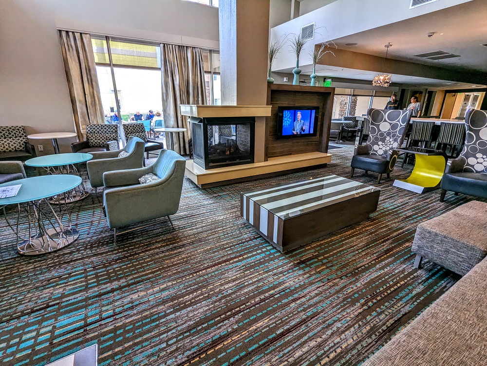 Residence Inn Rapid City, SD - Lobby & breakfast seating