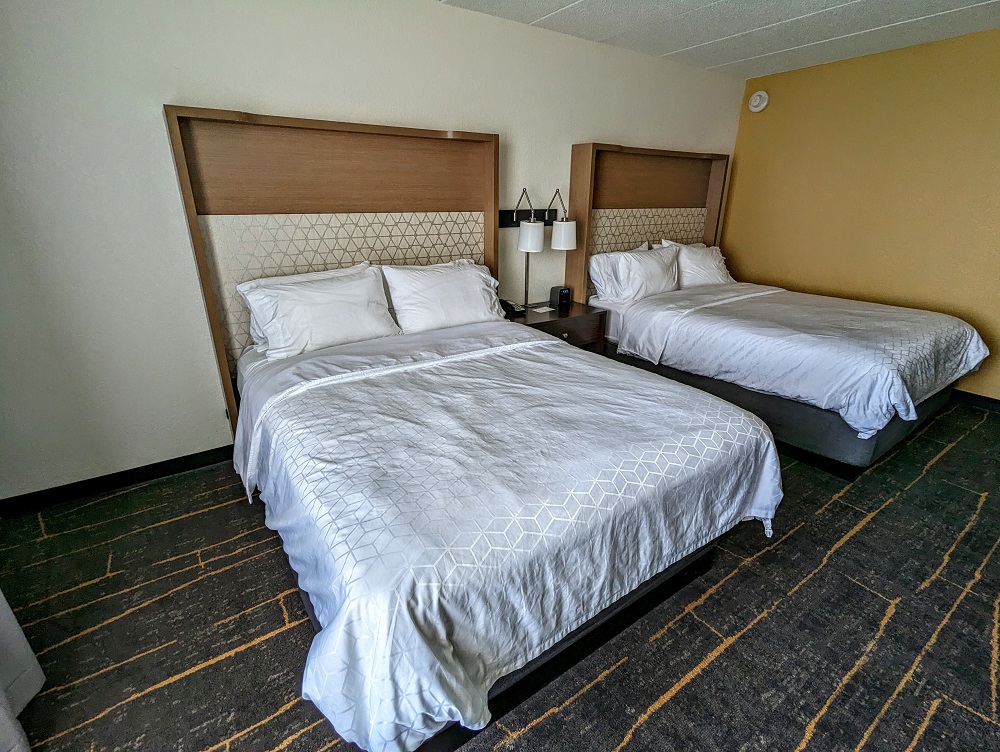 Holiday Inn Detroit Lakes - Lakefront, MN - 2 queen beds