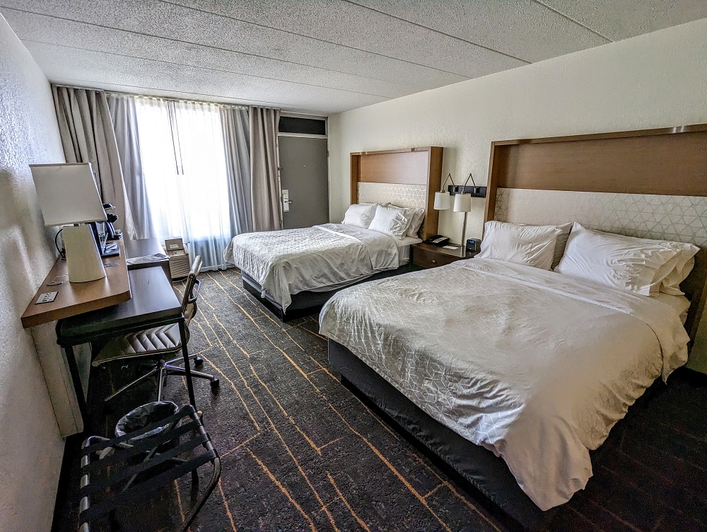 Holiday Inn Detroit Lakes - Lakefront, MN - Bedroom