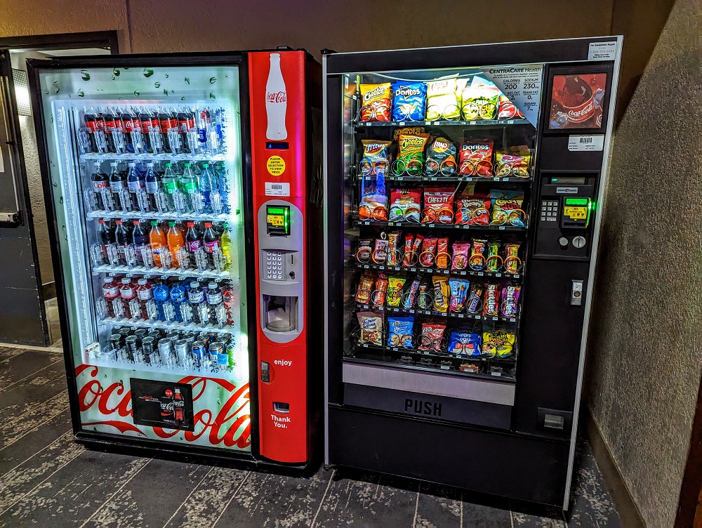 Holiday Inn Detroit Lakes - Lakefront, MN - Vending machines
