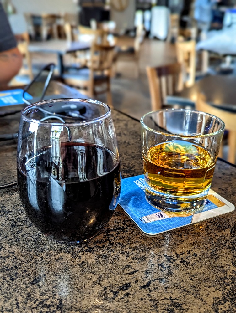 Holiday Inn Detroit Lakes - Lakefront, MN - Wine & whiskey during Happy Hour