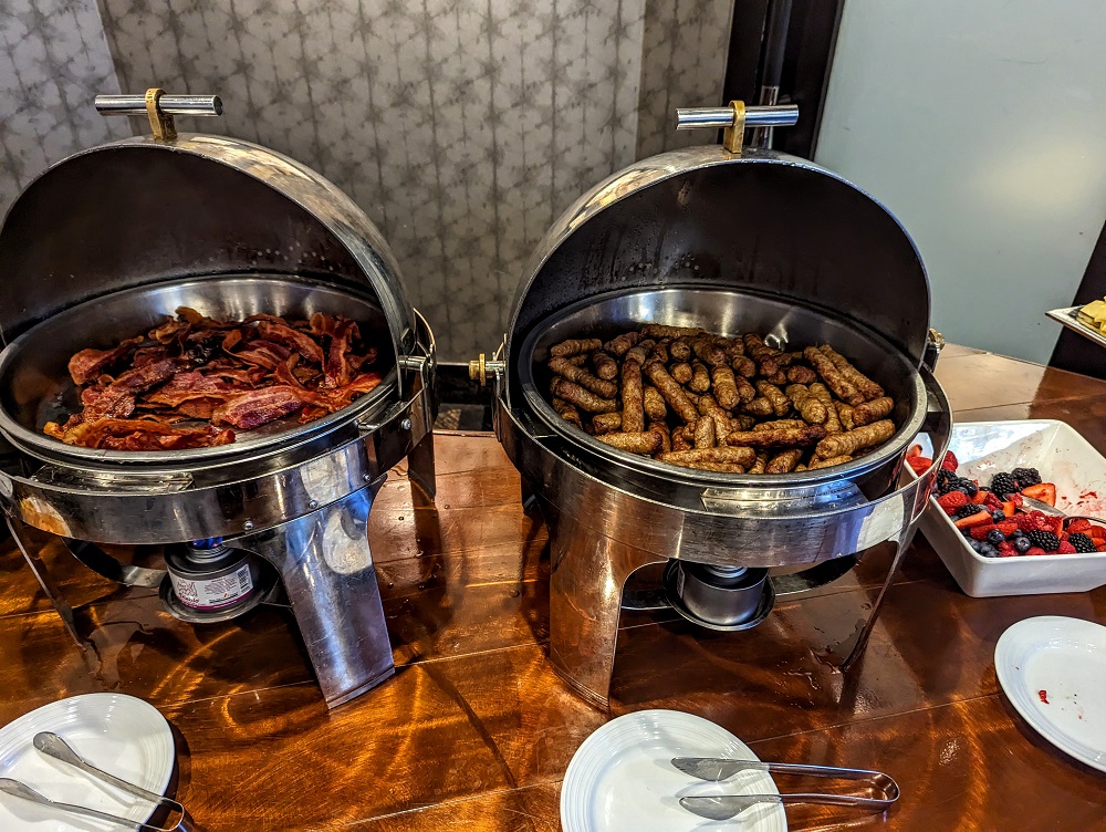 Hyatt Regency Rochester, NY - Breakfast buffet - bacon & sausage