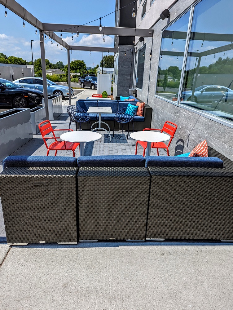 Tru by Hilton Traverse City, MI - Outdoor seating