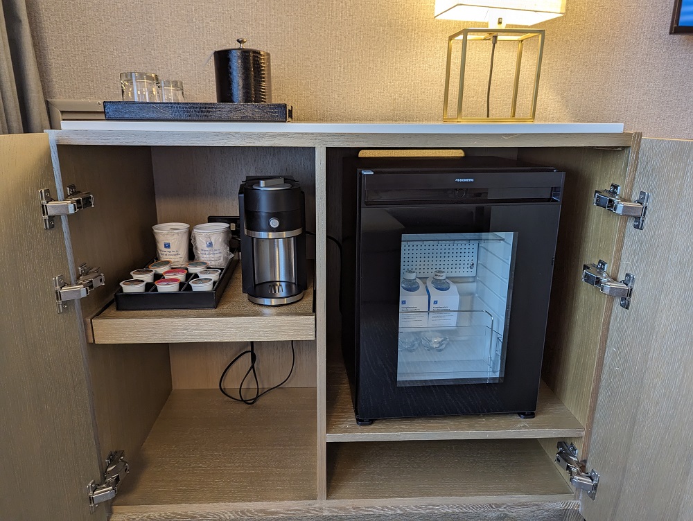 Hyatt Regency Boston - Mini fridge & coffee maker