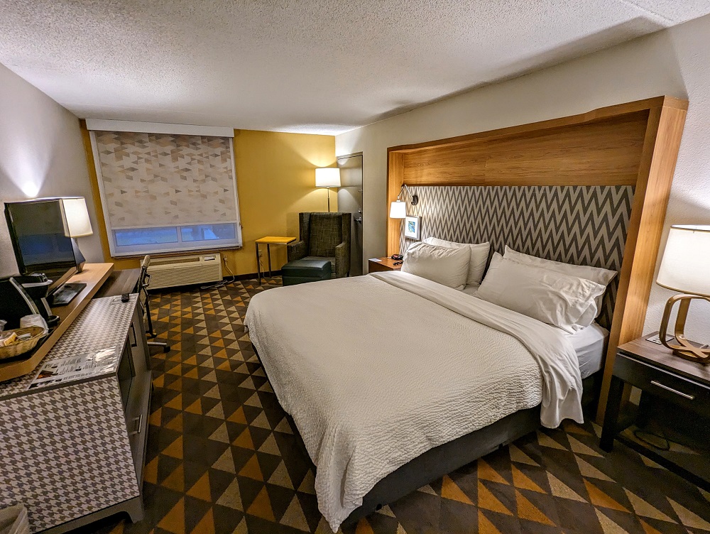 Holiday Inn Martinsburg, WV - Bedroom