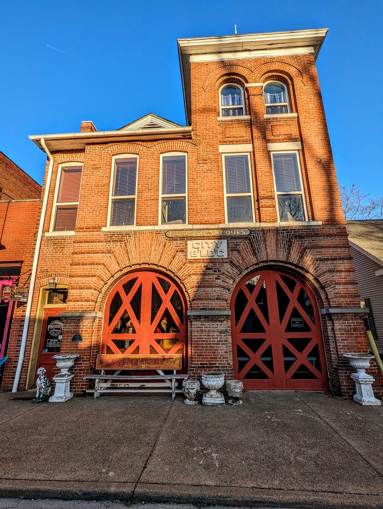 New Harmony, IN - Firehouse Antiques