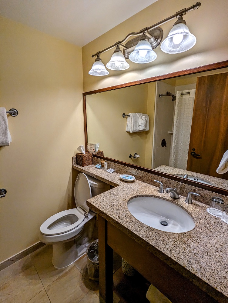 New Harmony Inn Resort & Conference Center - Bathroom