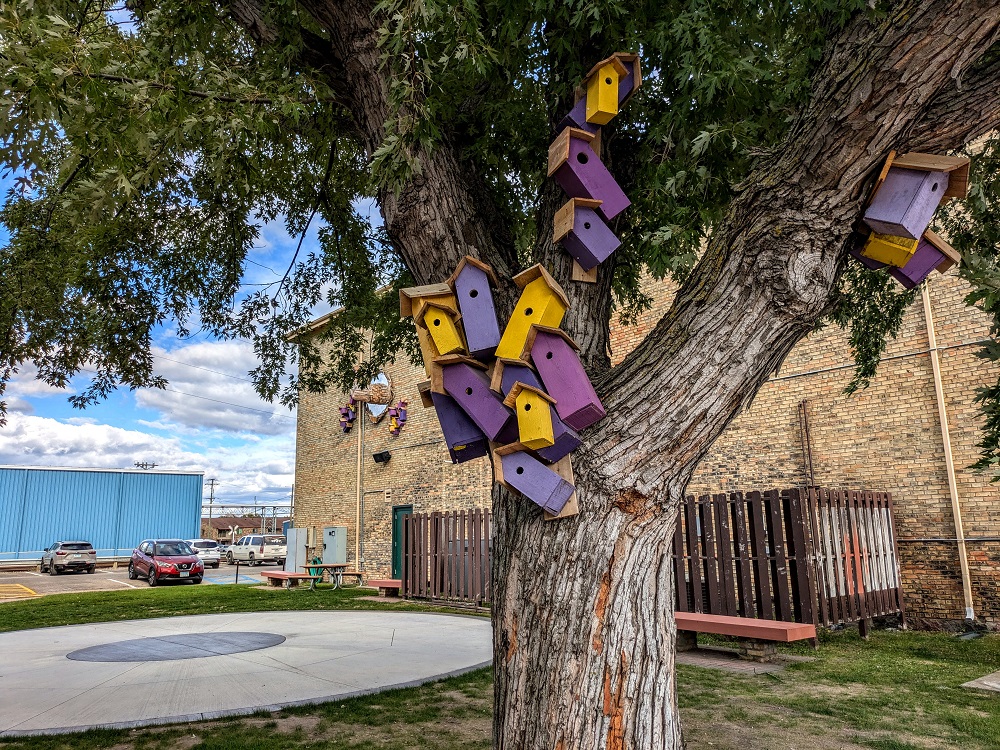 Thomas Dambo Detroit Lakes trolls - Bird houses next to the mirror portal in Perham