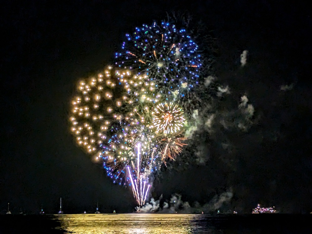 Waikiki fireworks display on New Year's Eve
