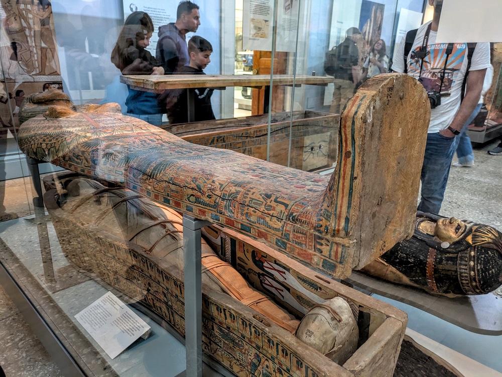 Coffin & mummy from ~950 BC