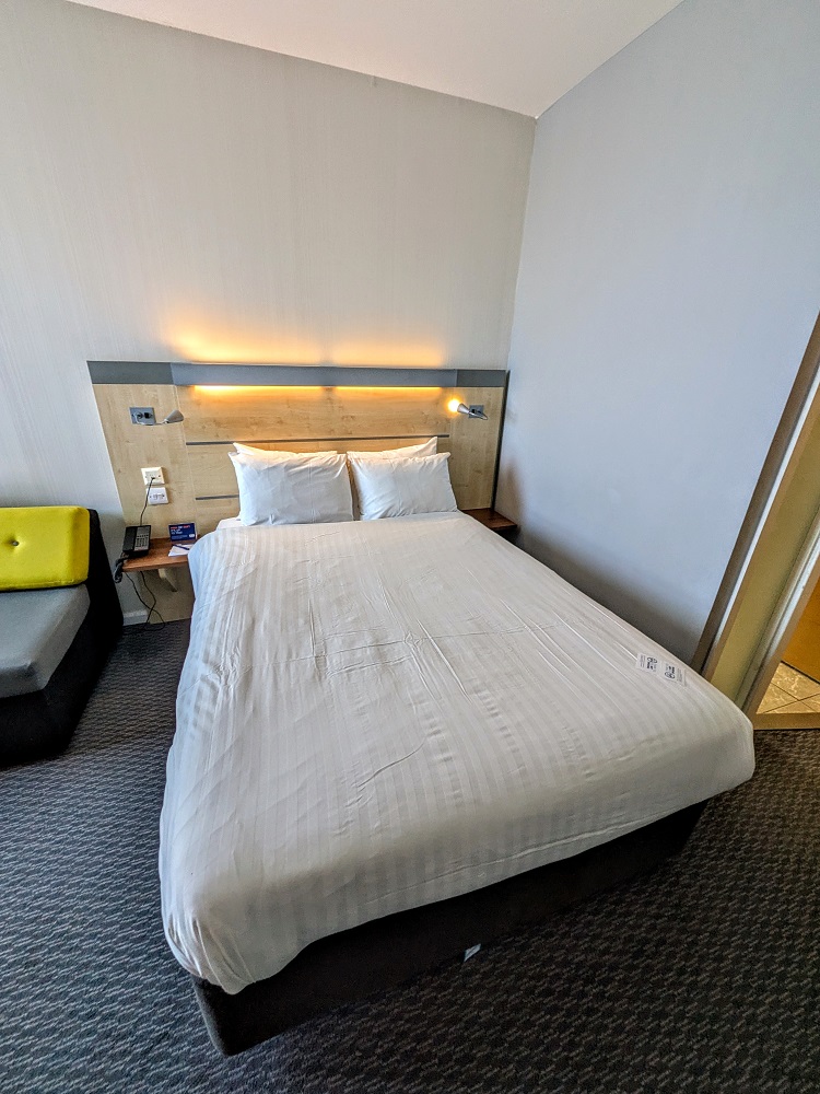 Double bed at the Holiday Inn Express Hull City Centre
