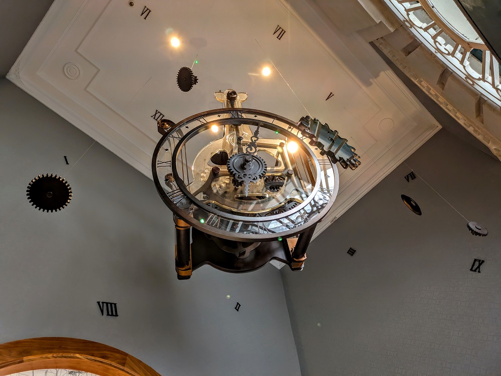 Exploding clock at Great Scotland Yard Hotel