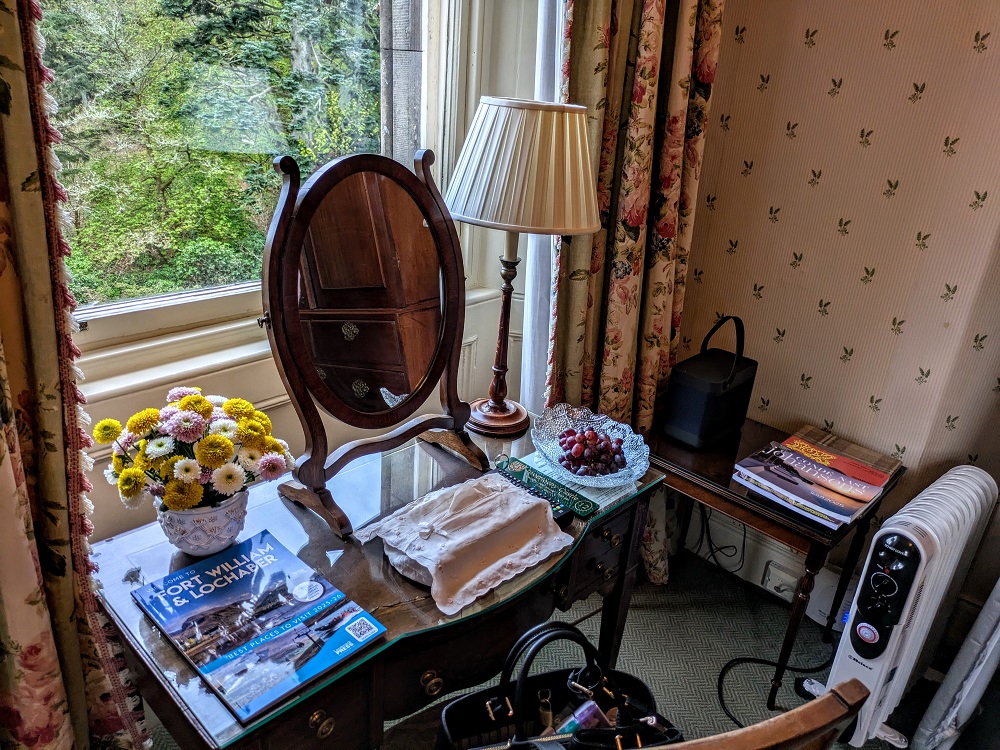 Inverlochy Castle Hotel - Desk & chair