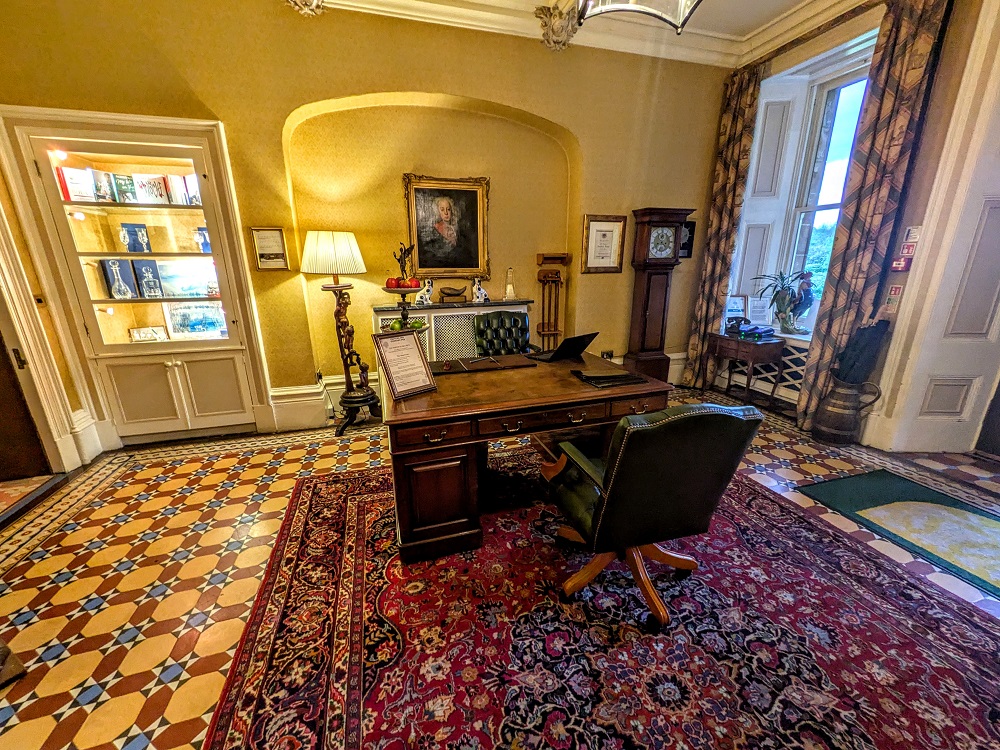 Inverlochy Castle Hotel - Front desk