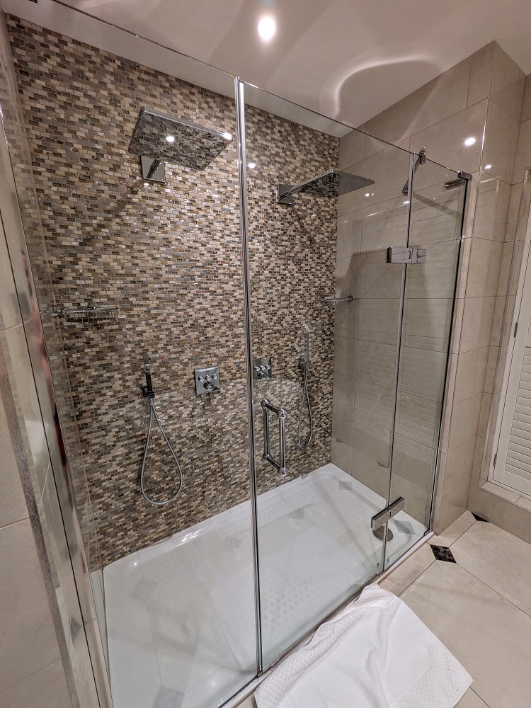 Inverlochy Castle Hotel - Small Walled Garden Room double shower