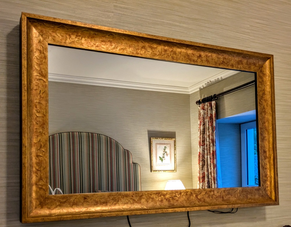 Inverlochy Castle Hotel - TV and mirror