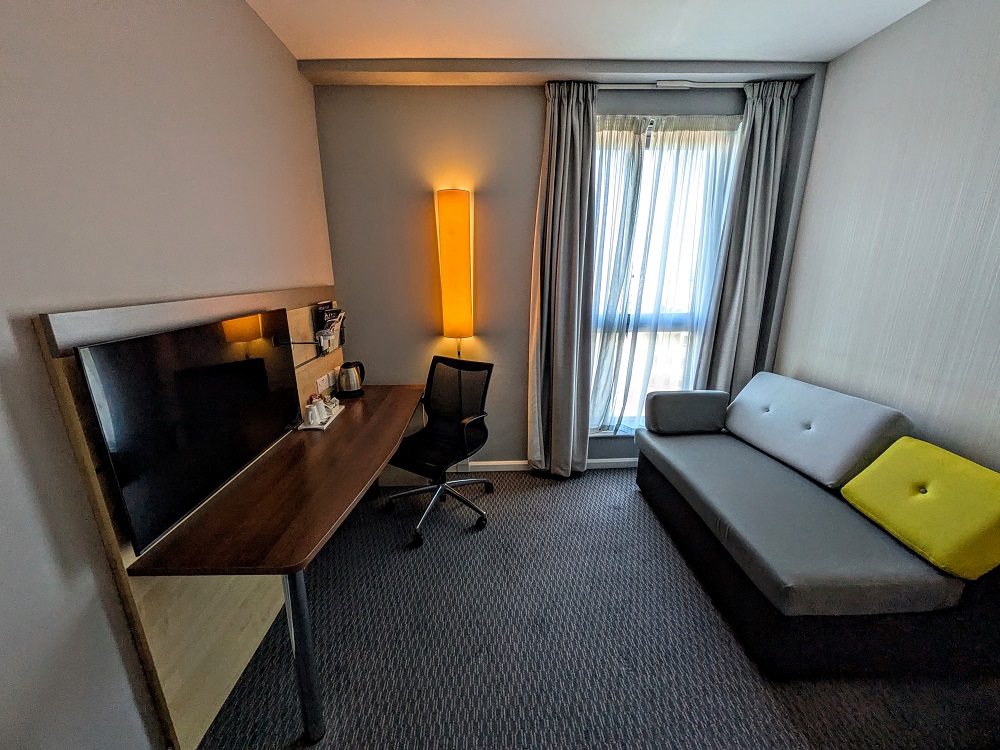 Living area at the Holiday Inn Express Hull City Centre