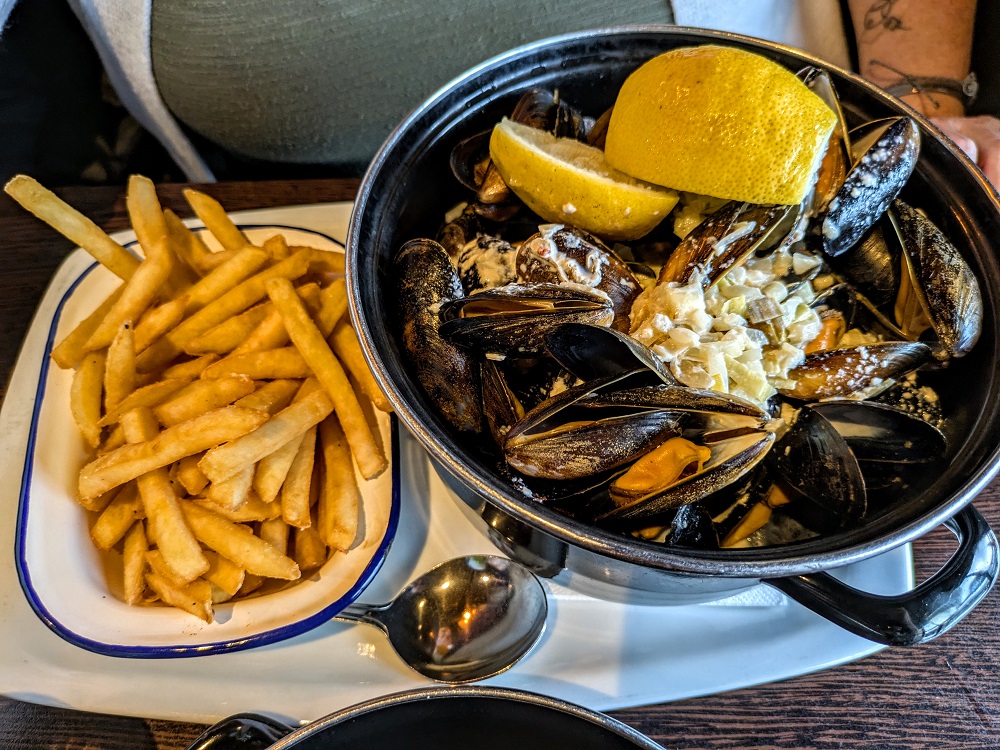 West Coast Mussels at Ben Nevis Bar in Fort William, Scotland