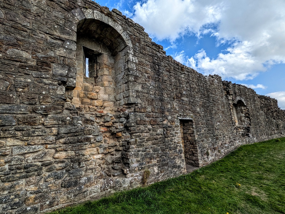 Barnard Castle - Arrow-loops in the curtain wall