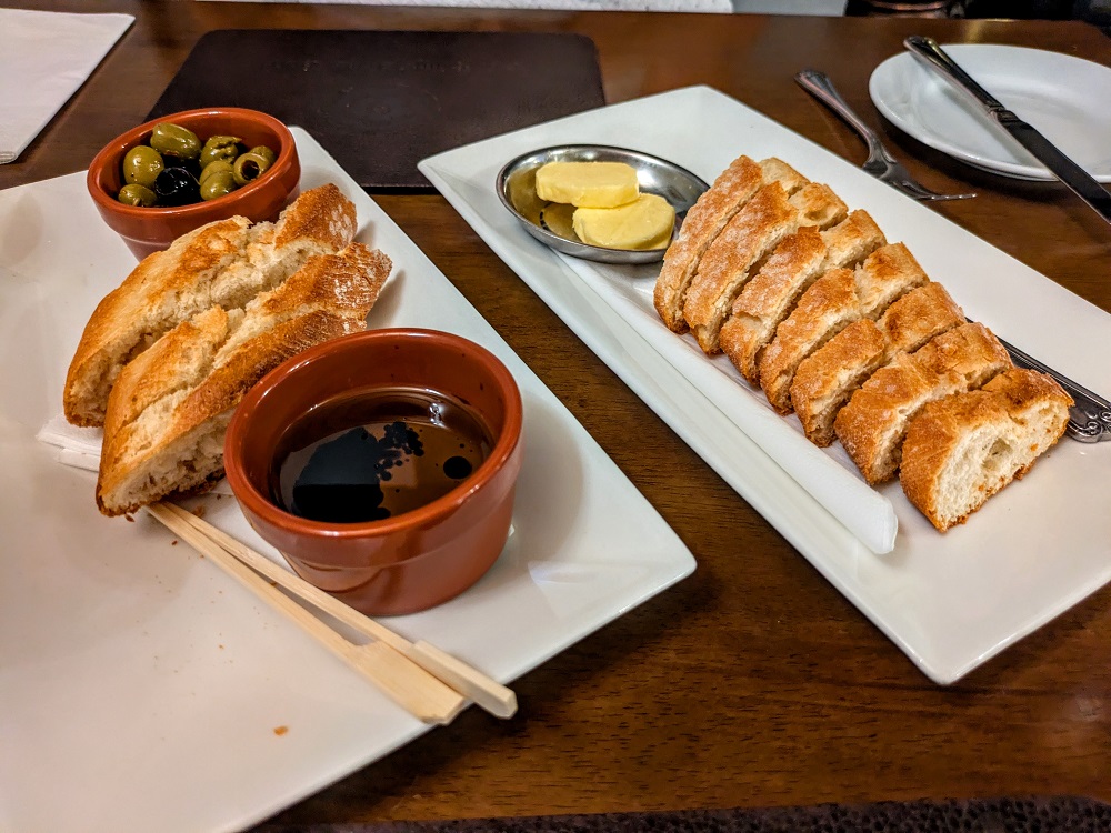 Freshly baked bread and olives at The Kings Arms Hotel & Bar in Pembroke