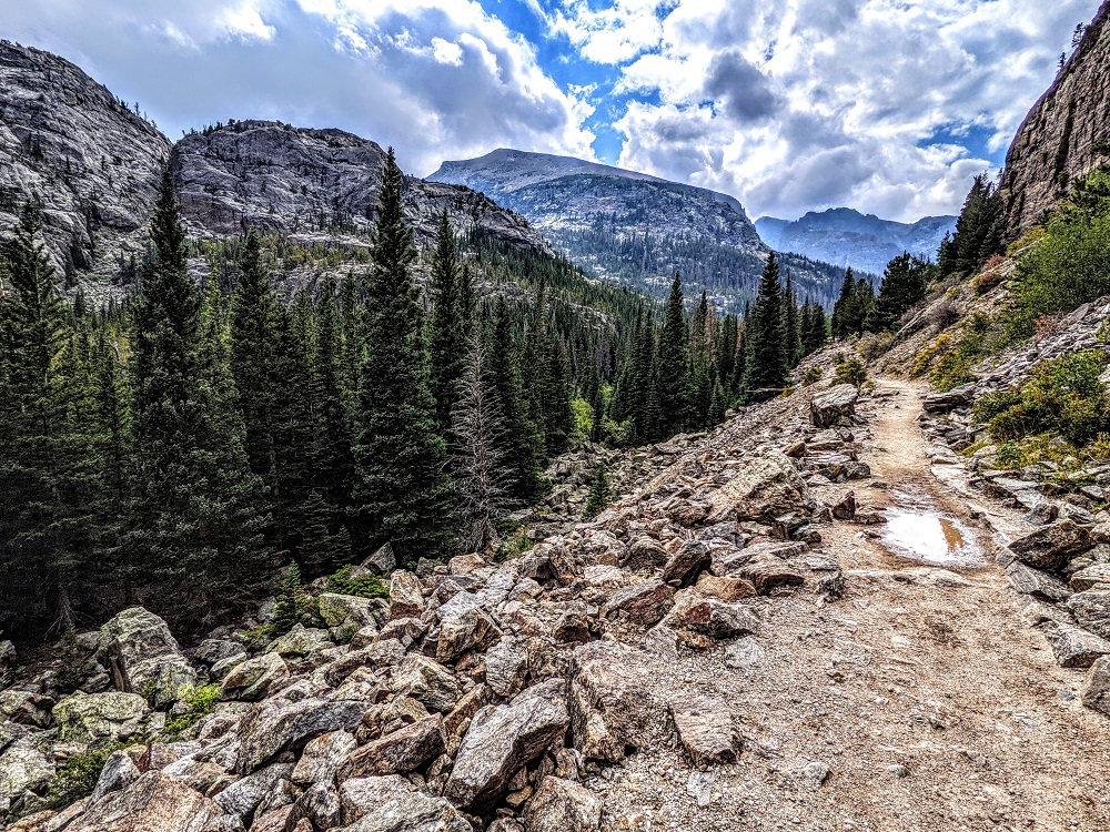 Trail to Mills Lake